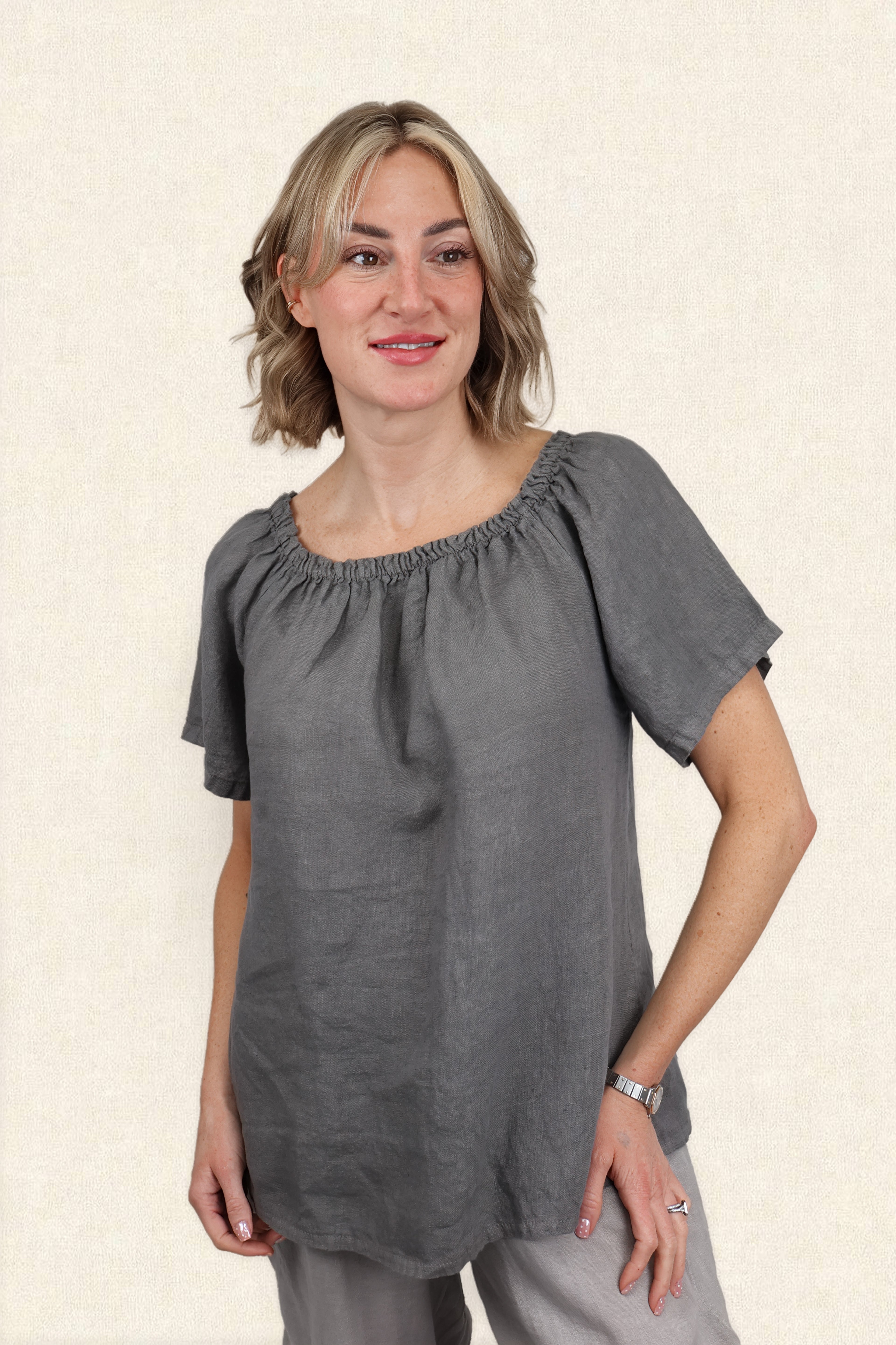 ELLIE GATHERED NECKLINE TOP