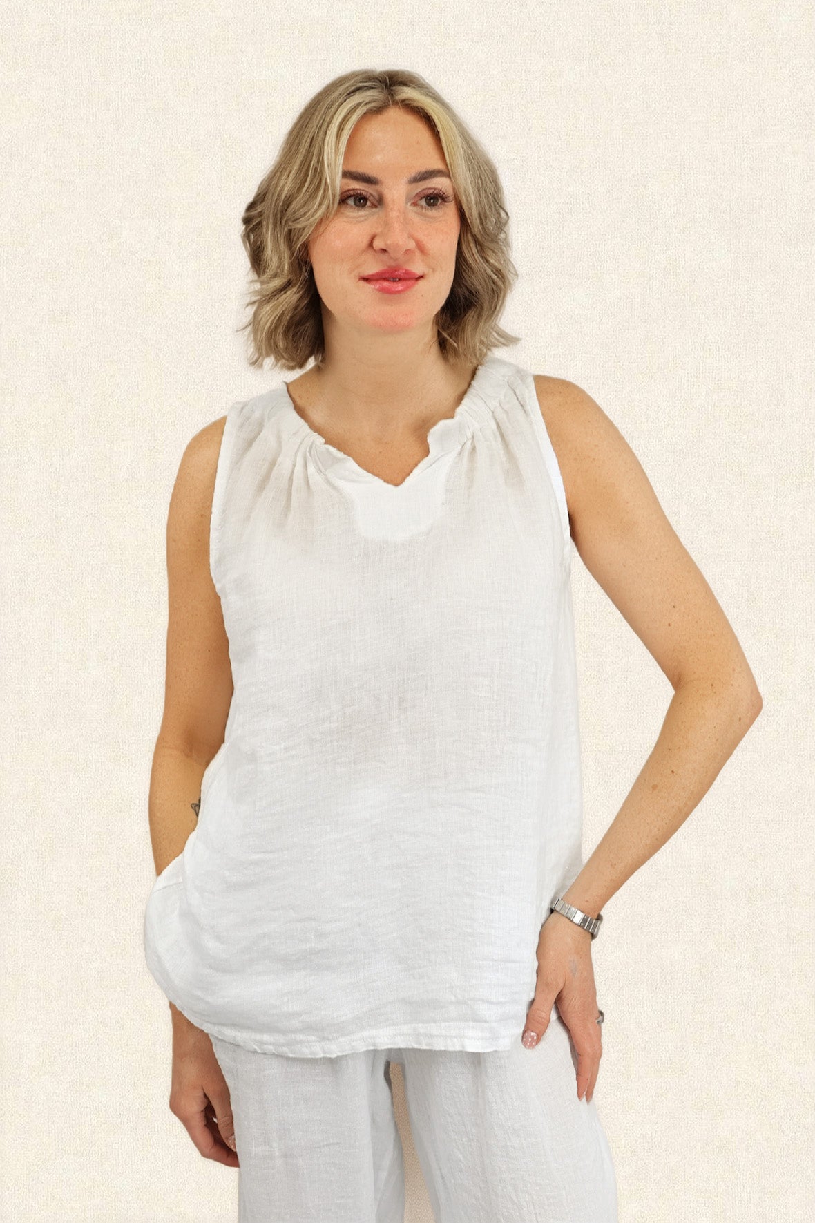 LAURA SLEEVELESS TOP