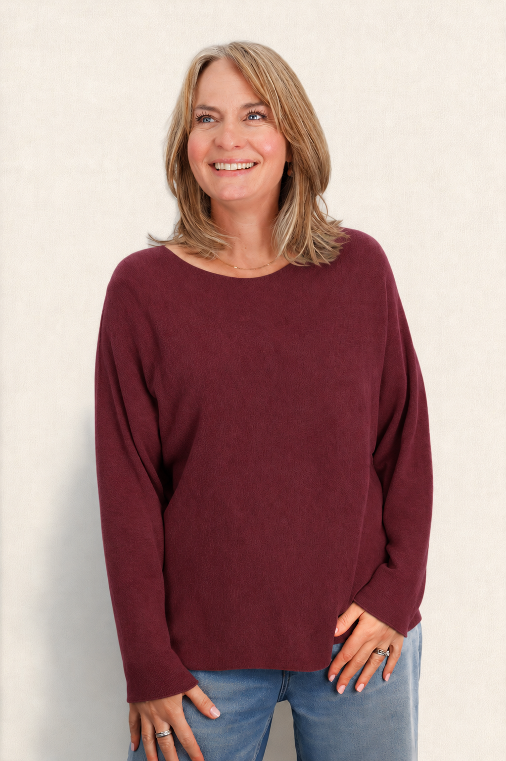 MYA ROUND NECK LIGHTWEIGHT KNIT