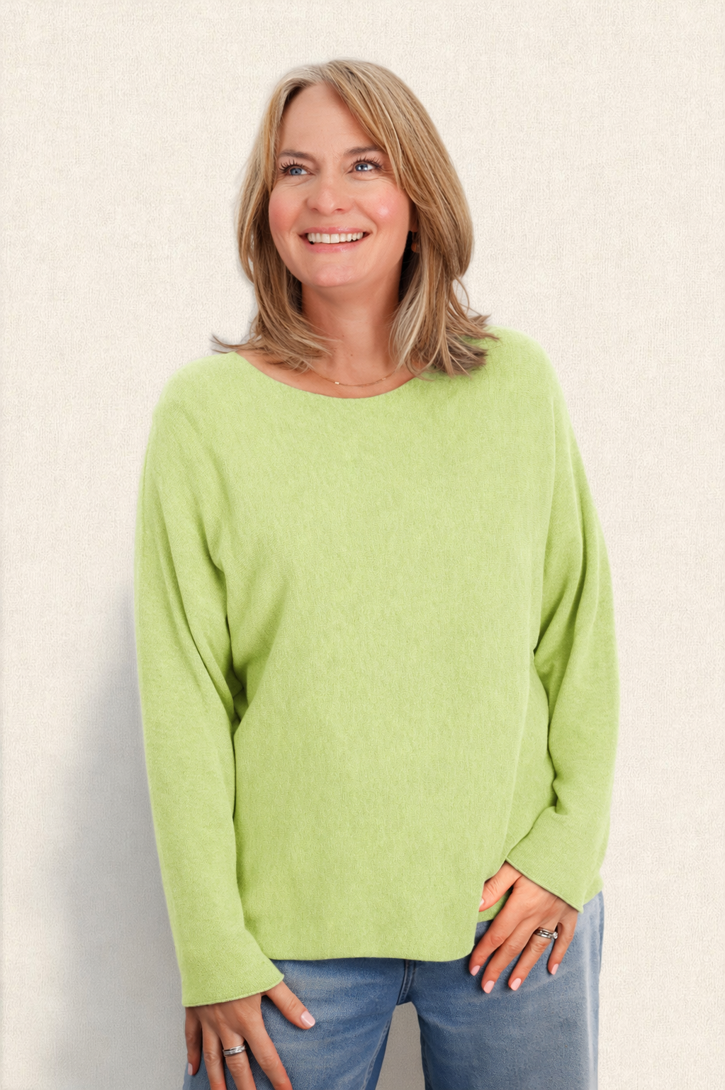 MYA ROUND NECK LIGHTWEIGHT KNIT