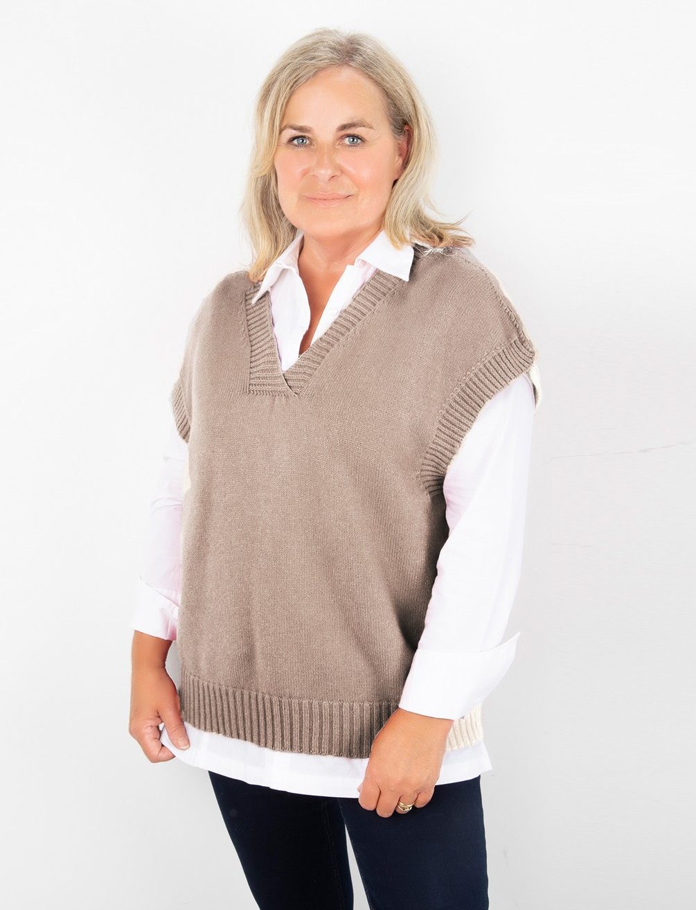 Pirie-V-Neck-Easy-Fit-Knitted-Vest-Smoke-1